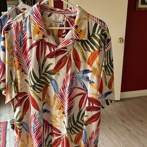 Tommy Bahama bright floral silk shirt sleeve menswear shirt, size XL